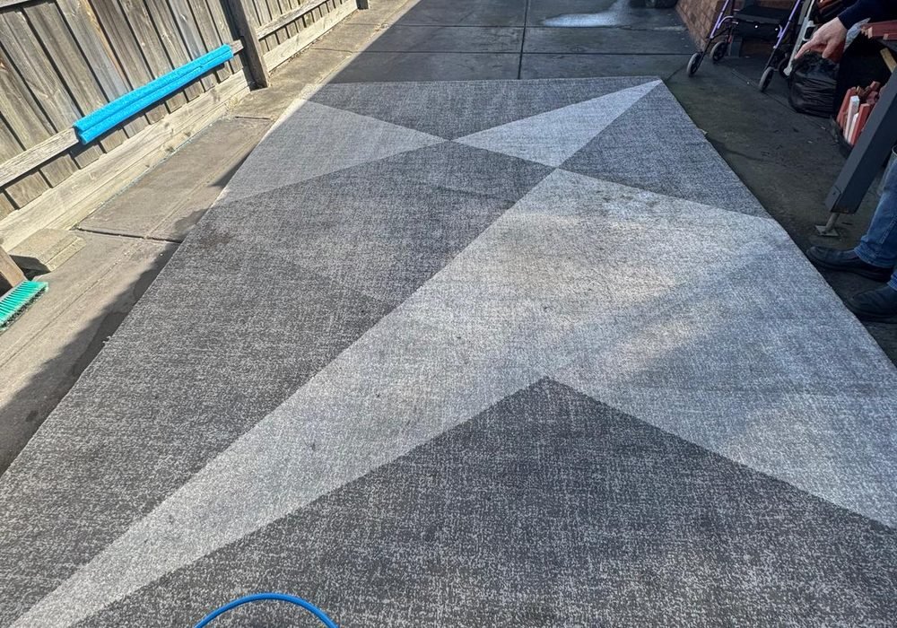 Patterned rug clean and bright after rug cleaning in Melbourne