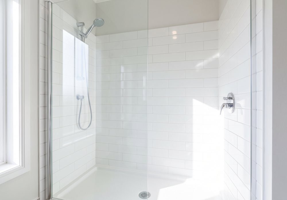 Shower screen and tiles descaled for an end of lease inspection